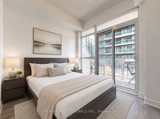 251 Manitoba St #504, Toronto, ON M8Y 0C7