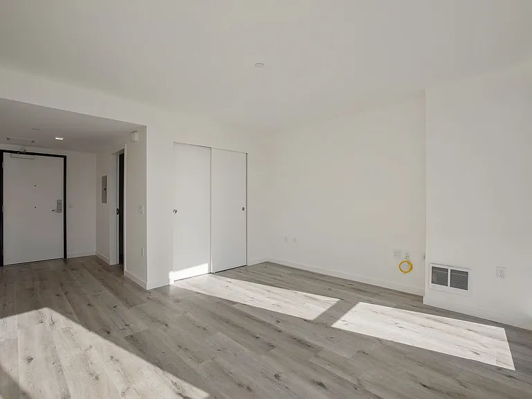 188 Octavia — Photo 104