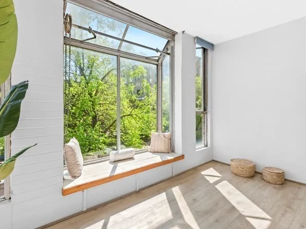 77 Pond Ave APT 404, Brookline, MA 02445