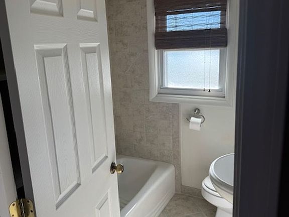 3rd image of 525 Emmett Ave