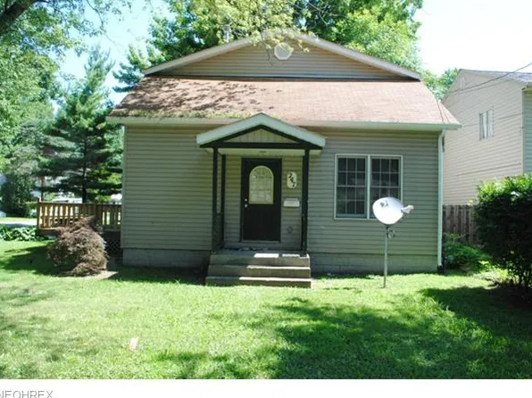 247 Shelton Blvd, Eastlake, OH 44095