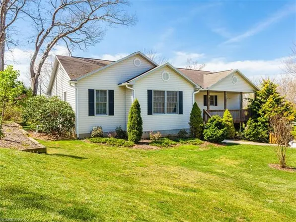 9 Williams St, Weaverville, NC 28787