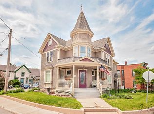 202 W South St, Woodstock, IL 60098