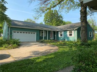 513 Ashby Dr, Charleston, IL