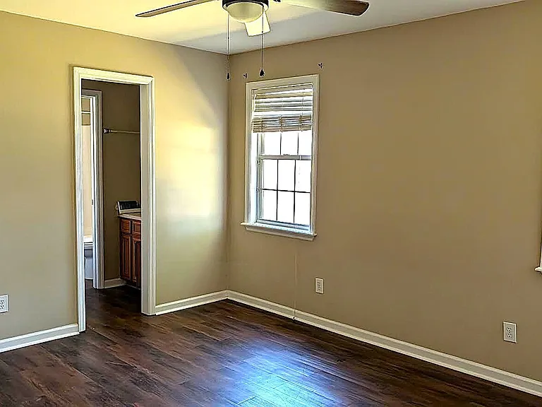 210 Strawbridge Ln — Photo 12