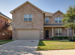 9437 Tierra Verde Dr, Fort Worth, TX 76177