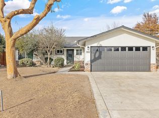 308 E Country Ave, Visalia, CA 93277