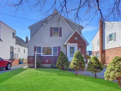 218 Oak Street, Floral Park, NY, 11001
