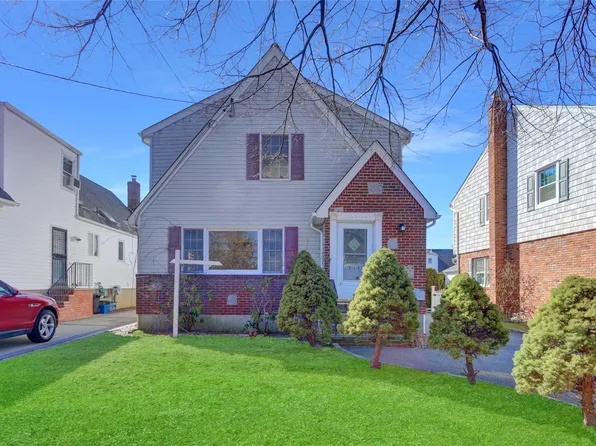 218 Oak Street, Floral Park, NY 11001