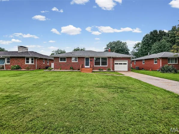 722 Berry Rd, Wood River, IL 62095