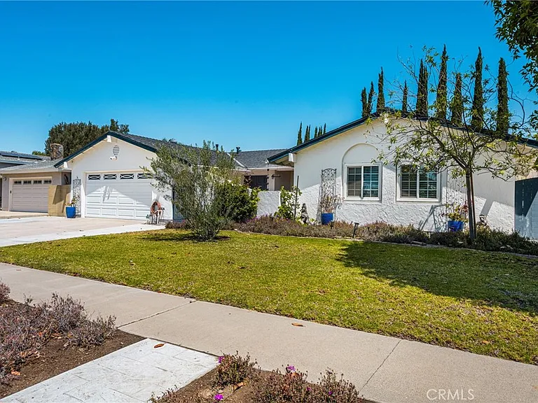 2221 E Viking Ave — Photo 3