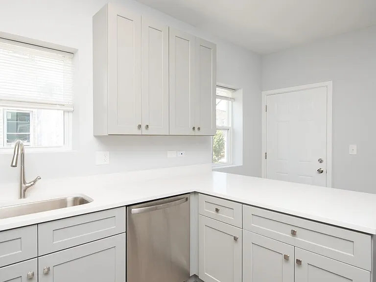1813 W Cermak Rd #3 — Photo 7
