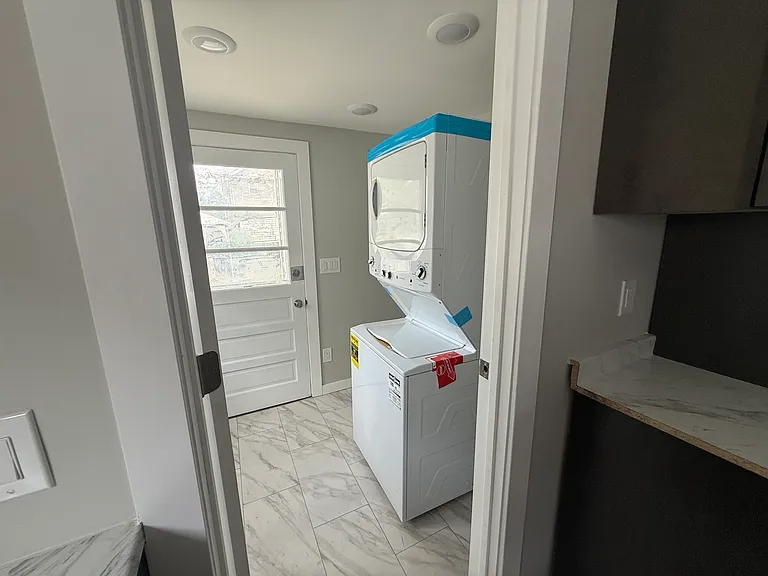 294 Oak St #1 — Photo 5
