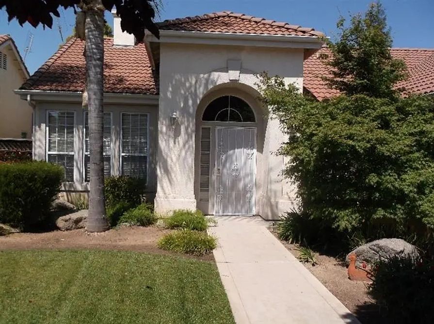 1st image of 1666 E La Quinta Dr