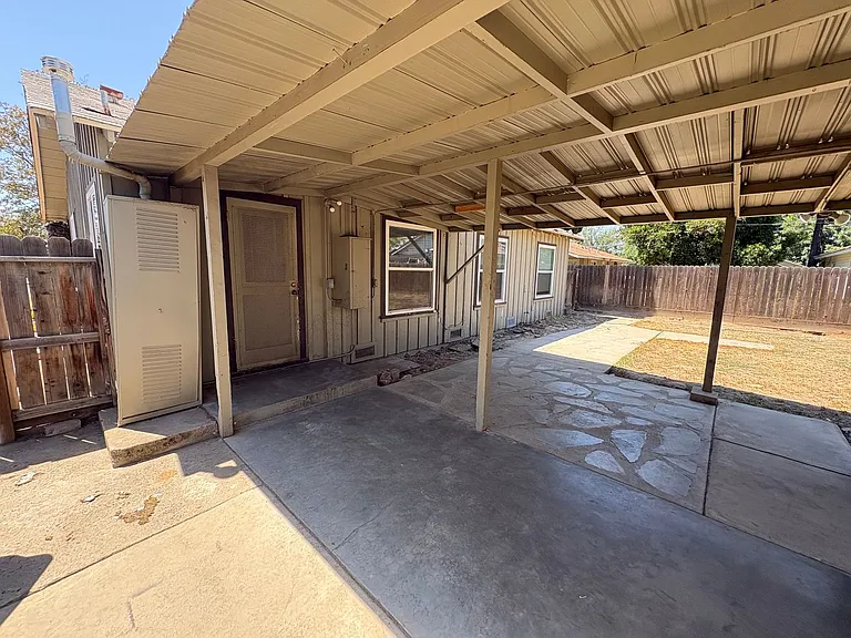 1216 N Conyer St — Photo 24