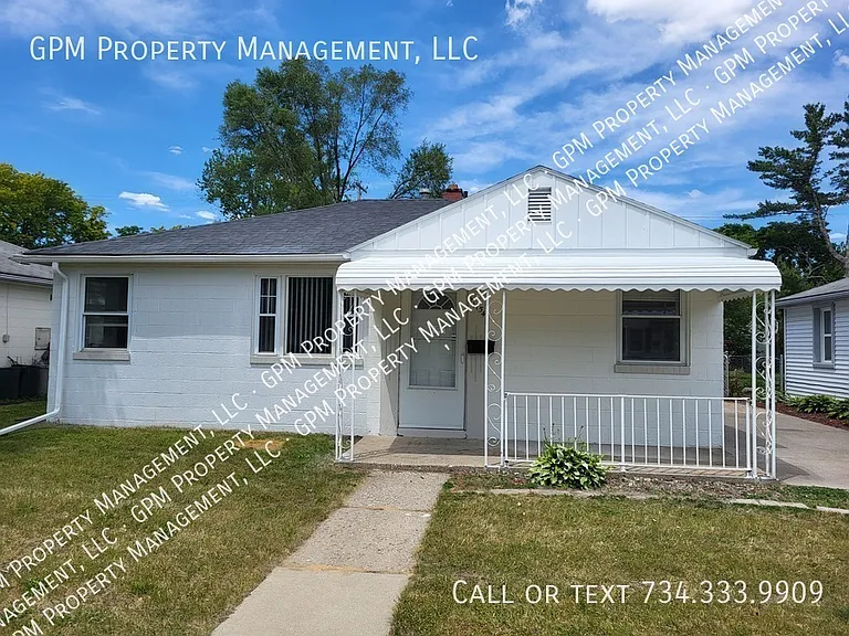 24154 Dartmouth St — Photo 1