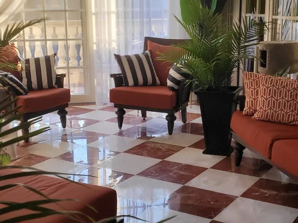 176 Irwin Street image 1 of 12