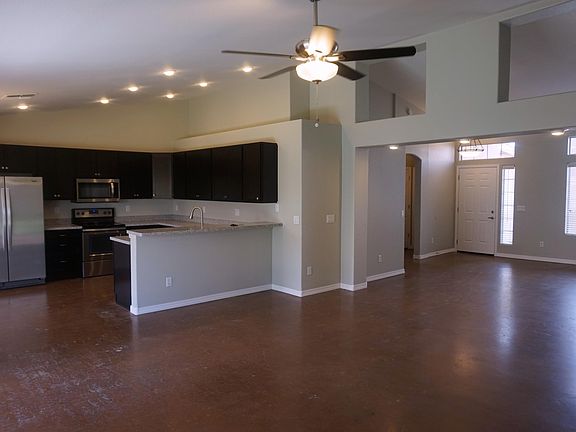 5th image of 625 W Horseshoe Ave