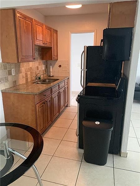 1st image of 925 S K St APT 6