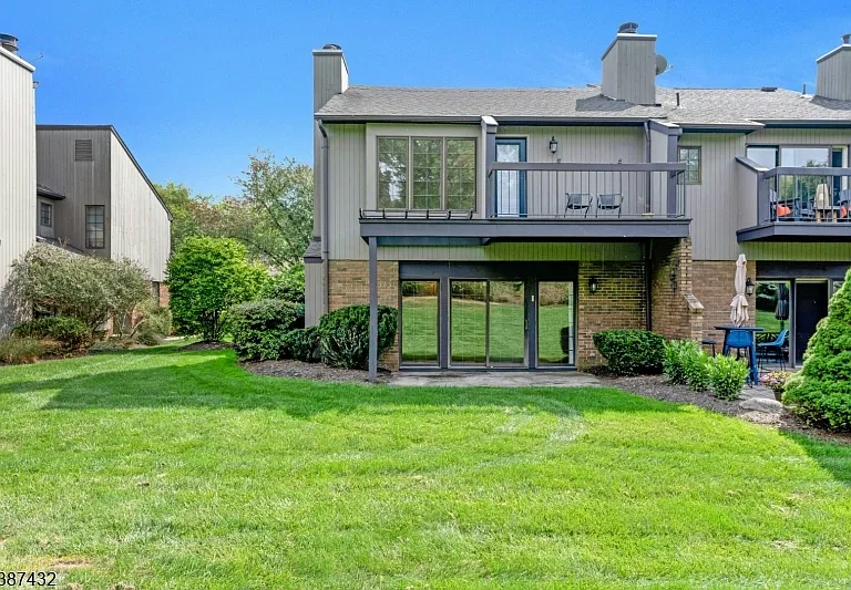 10 Shelley Pl — Photo 33