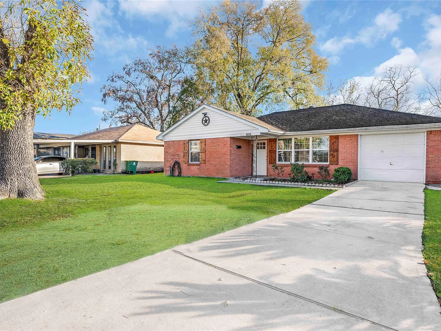 3 bed, 1.0 bath, 1230 sqft, $1,800 — Photo 3