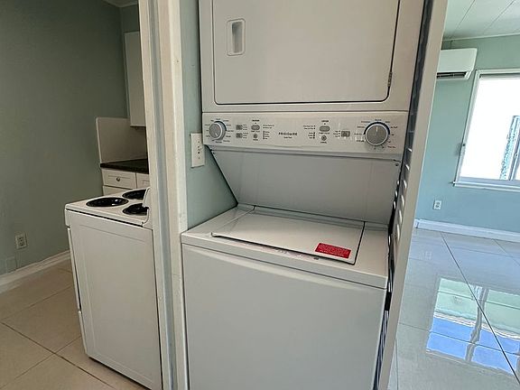 5th image of 3540 NE 6th Ave