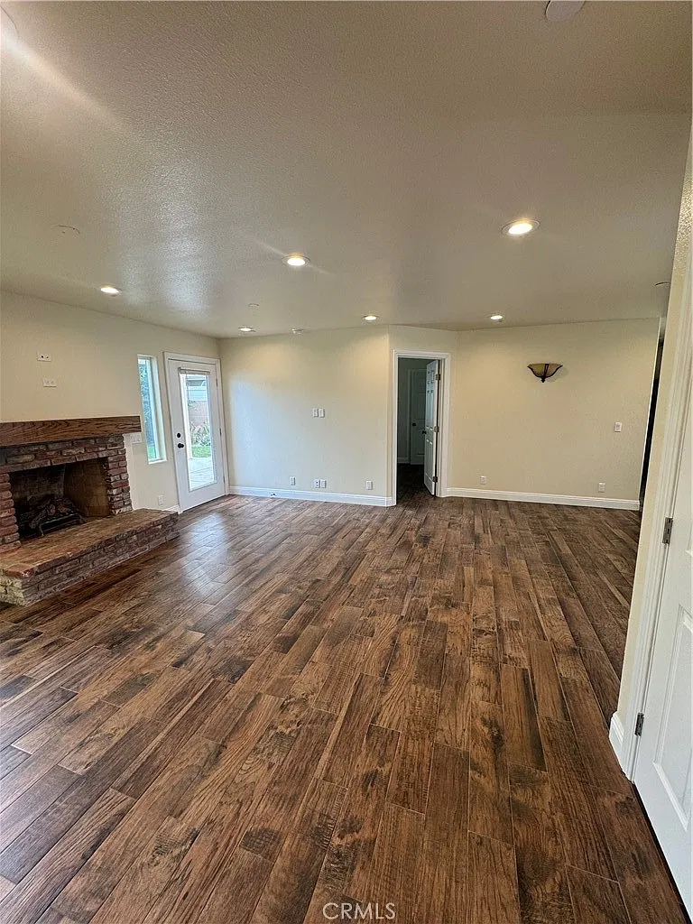 4 bed, 1400 sqft, $4,900 — Photo 4