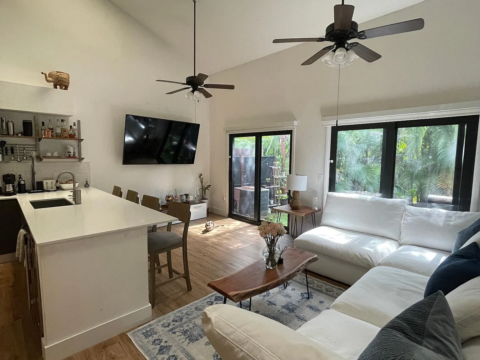 2 bed, 1320 sqft, $3,000 — Photo 2