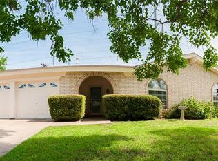 1009 Spring Brook Dr, Bedford, TX 76021