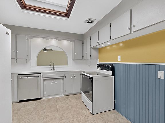 3rd image of 716 Kentucky St SE