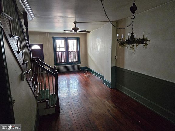 4th image of 222 W High St