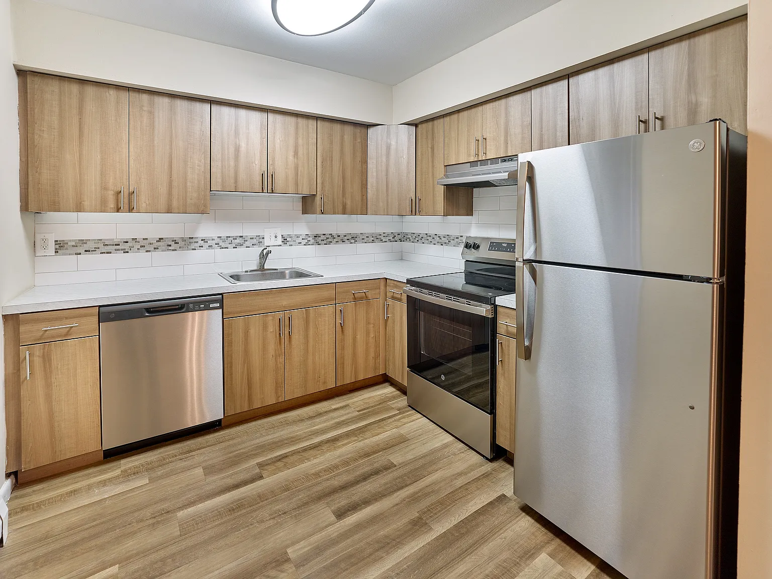 Edgewater — Photo 1