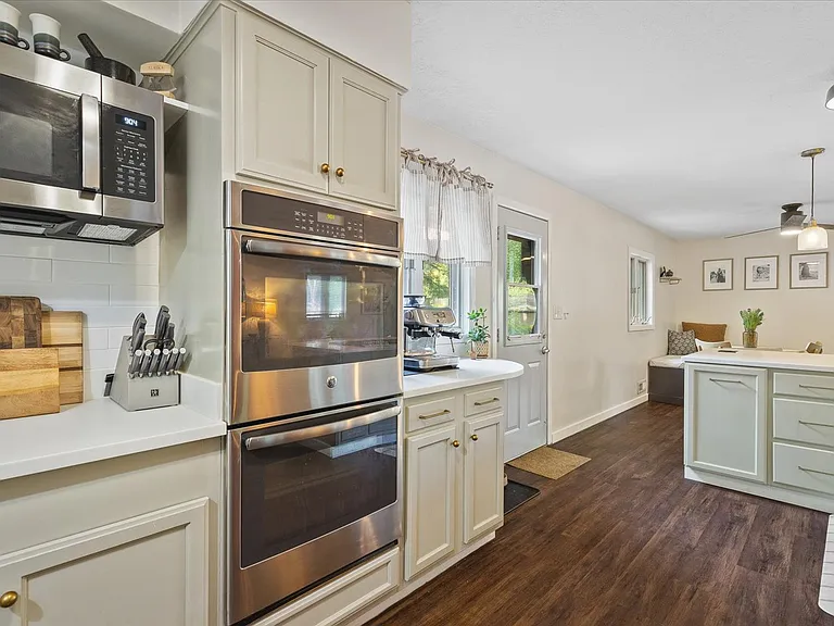 5114 Highcrest Rd — Photo 9