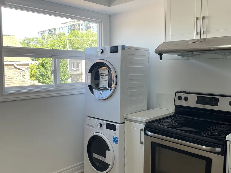 48 Torrens Ave #UPPER — Photo 10