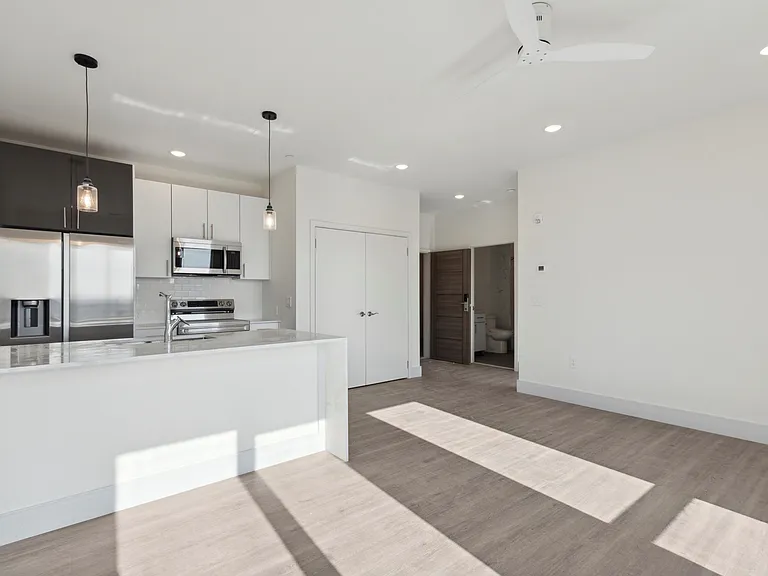 1221 E Fletcher St #405A — Photo 21