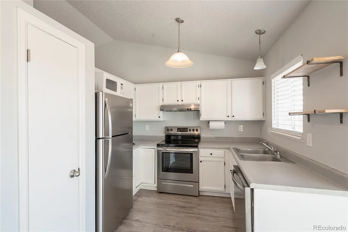 Building Photo - 3805 Blazingwood Way