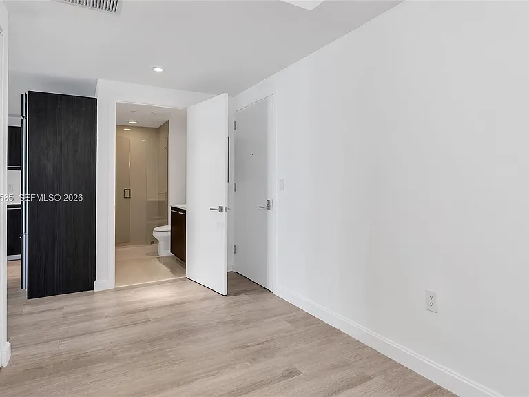 45 SW 9th St #3502 — Photo 30