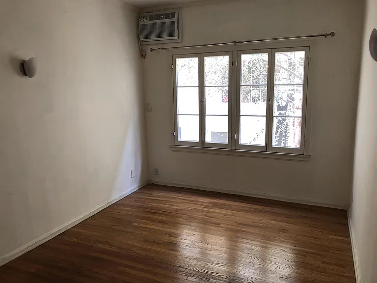 264 S Reeves Dr #101 — Photo 3