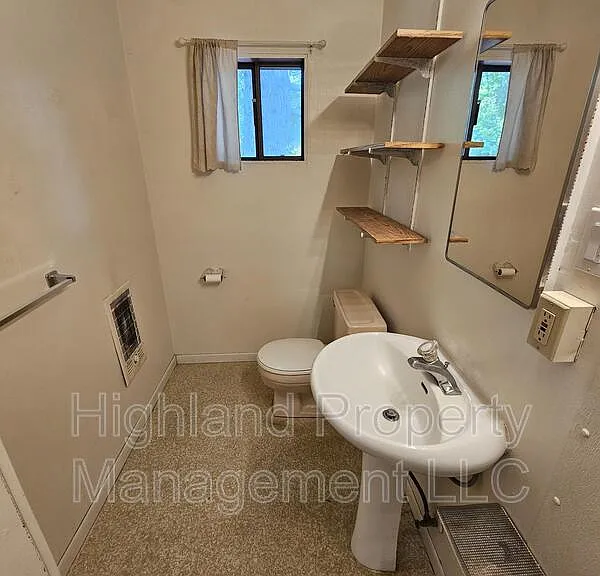 1170 NE Harvey Rd #B — Photo 12