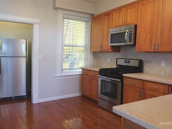 4th image of 542 Lombard St #A