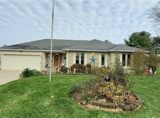 1284 Fox Trail Dr W, New Palestine, IN