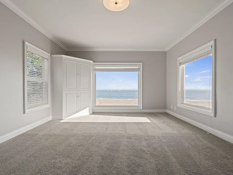 1703 E Cliff Dr #4 — Photo 3