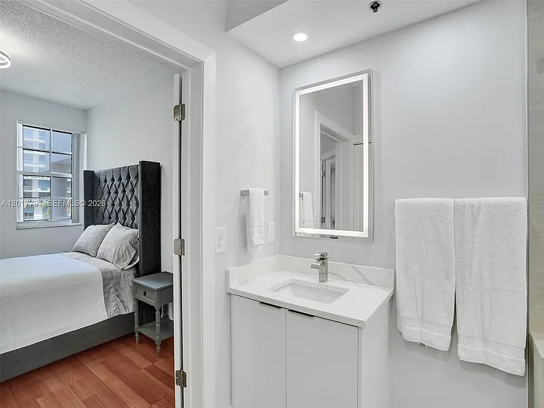 3245 NE 184th St #13305 — Photo 11