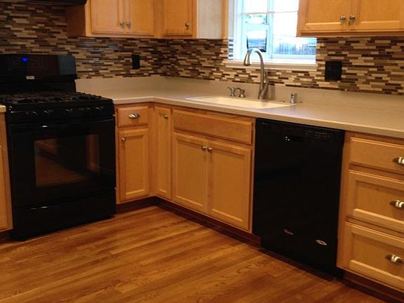 4th image of 908 Donner Way