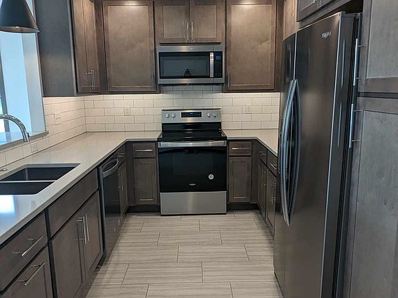 3rd image of 1525 Blaines Way
