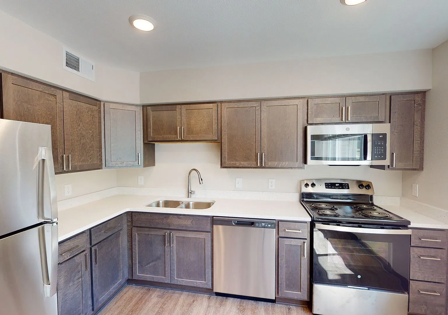 208 S. Hyland — Photo 2