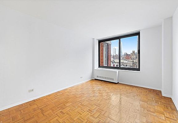 5th image of 270 W 17th St APT 8C