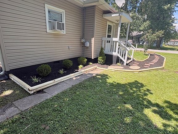 3rd image of 709 N Locust St