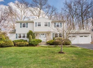 32 Tanglewood Dr, East Hanover, NJ 07936