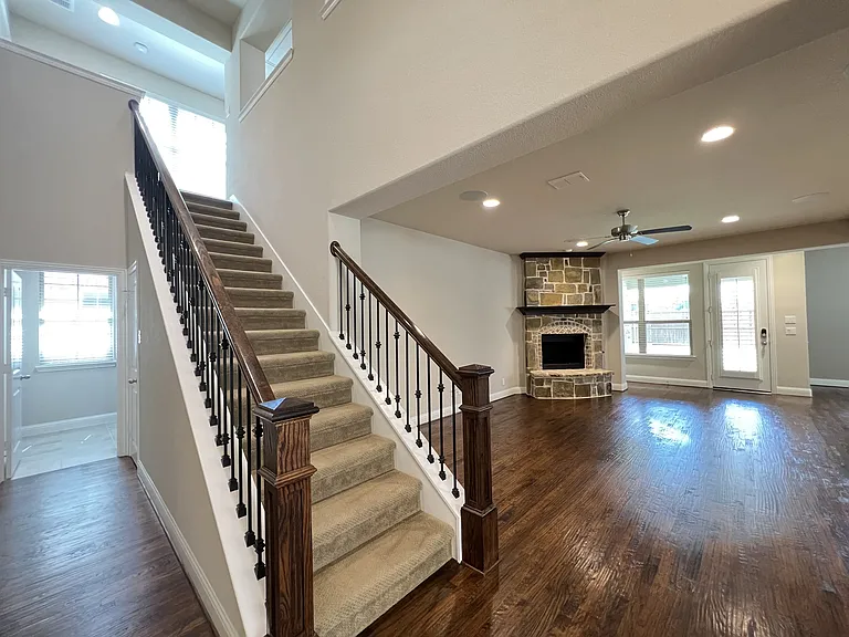 720 Raunald Dr — Photo 7